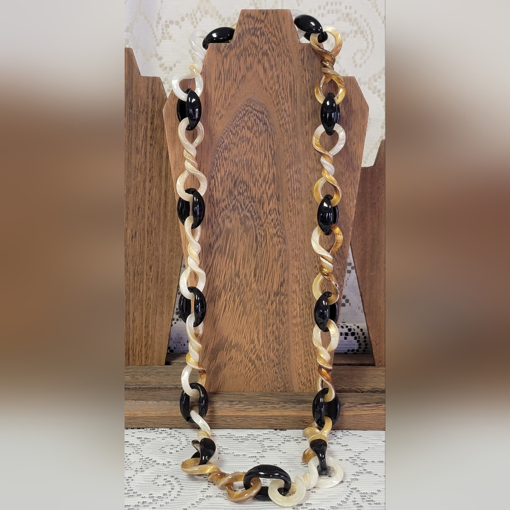 Chunky Acrylic Link Necklace